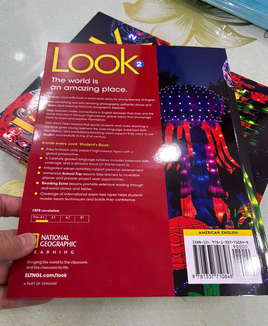 Thiết kế bìa sau sách Look sắc nét